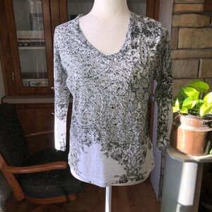 NWT ONQUE CASUALS SIZE SMALL BURNOUT BLINGED 3/4 SLEEVE SHIRT MULTICOLORED WHITE